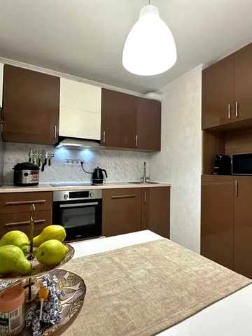 Сім'ї Кульженків вул. (Петра Дегтяренка), 31-Б