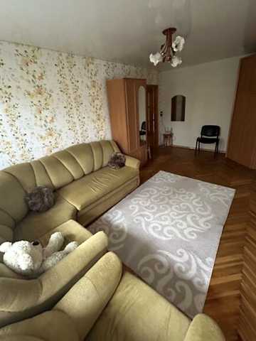 Космонавтів просп., 16