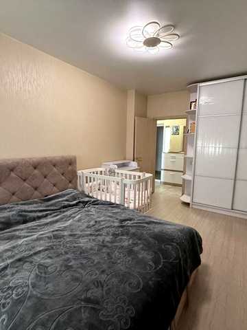 Михайла Грушевського вул., 30б