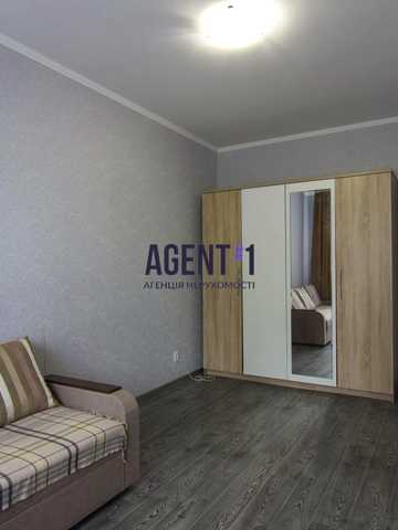 Тернопільська вул., 10