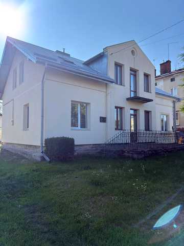 Яловець вул., 10
