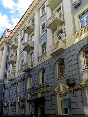 Богдана Хмельницького вул., 9-Б