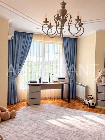 Фріца Гленца вул., 8