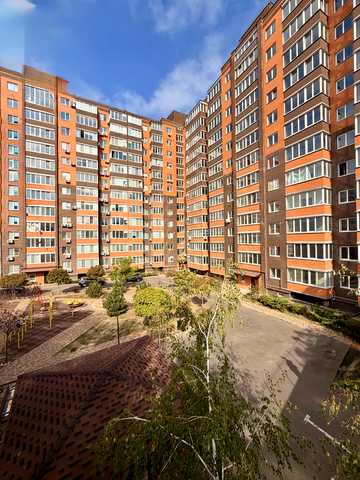 Мостобудівників вул., 18