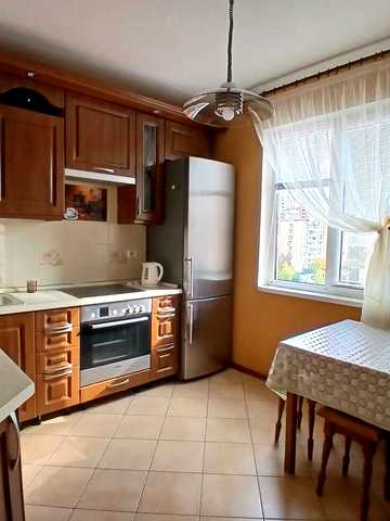 Степана Олійника вул., 3