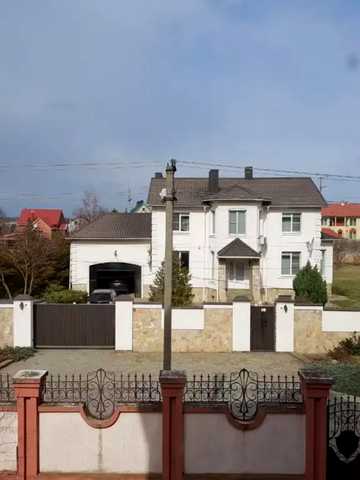 Джерельна, 24
