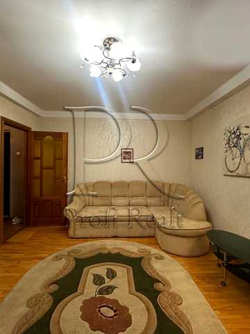 Оболонський просп., 10