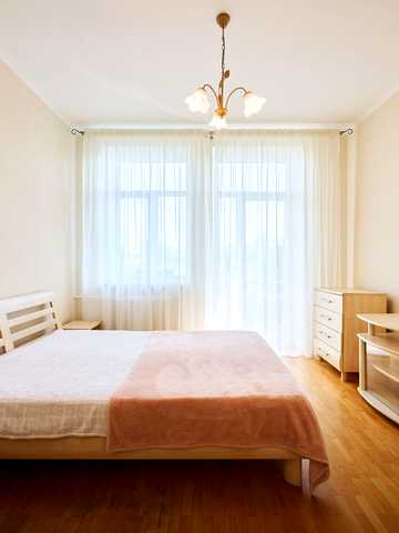 Новодарницька вул., 13