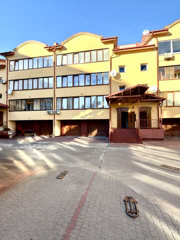 Карла Мікльоша вул., 3