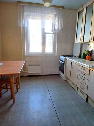 Драгоманова вул., 27