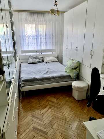 Оболонська вул., 31