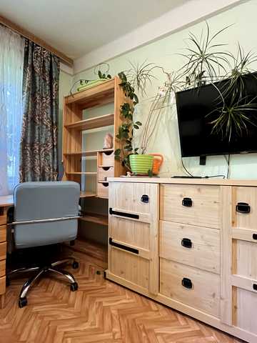 Леся Курбаса просп., 18-В