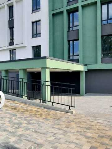 Космічна вул., 5