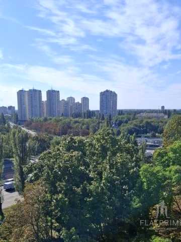 Леся Курбаса просп., 4