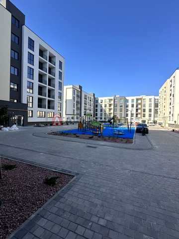 Героїв Крут вул., (Будинок 1)