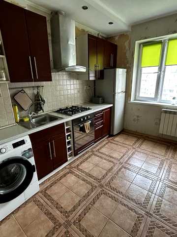 Тростянецька вул., 3