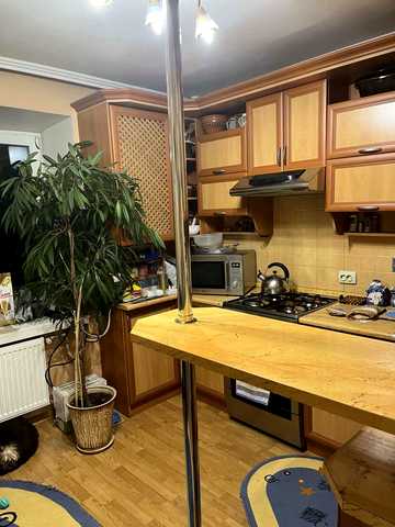 Вишневецького бульв., 1