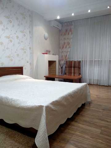 Олександра Кониського вул., 26-28