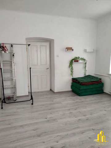 Миколи Зерова вул., 6