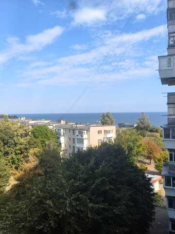 Захисників України вул. (1-го Травня), 2
