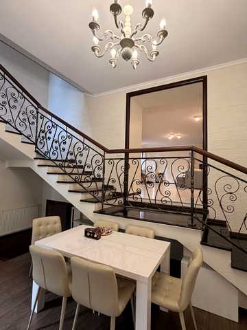 Степана Бандери вул. (Ватутіна), 12