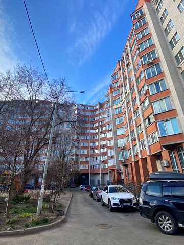 Хмельницька вул., 10
