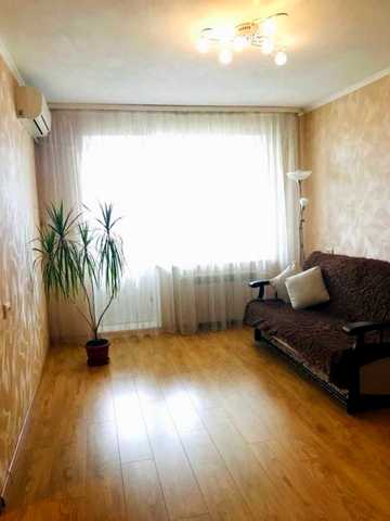 Янтарна вул., 10