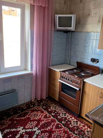 Ревуцького вул., 18