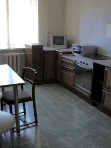 Анни Ахматової вул., 3