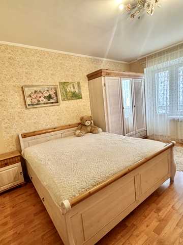 Анни Ахматової вул., 31