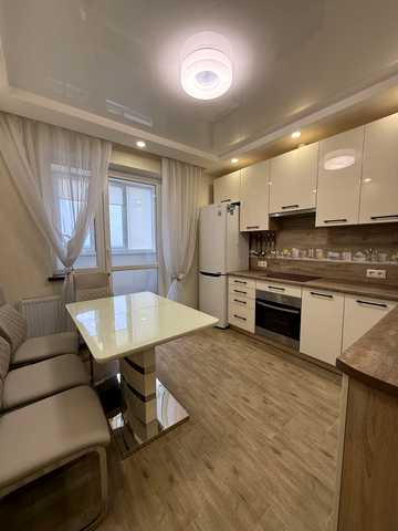 Драгоманова вул., 4