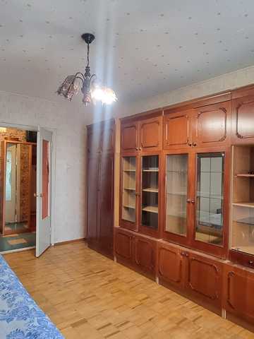 Хорольська вул., 1
