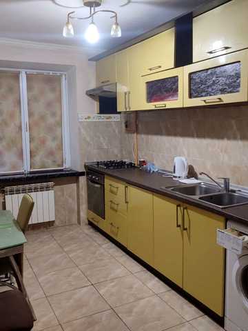 Академіка Навашина вул., 11