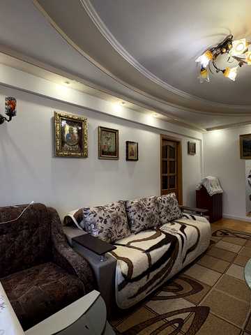 Героїв Крут вул., 2