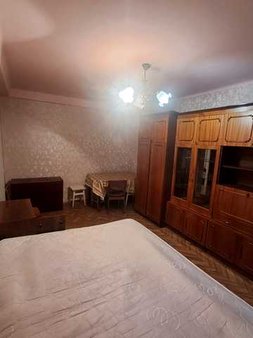 Ореста Левицького вул. (Академіка Курчатова), 8