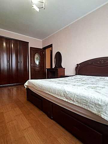 Миколи Бажана просп., 10