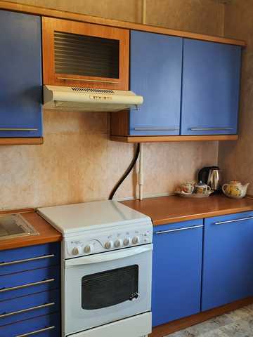 Героїв просп., 21