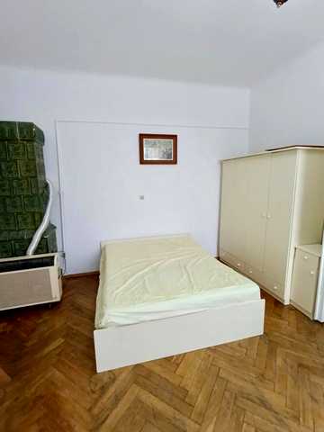 Пильникарська вул., 12