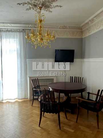 Кропивницького вул., 8