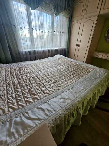 Стадіонна вул., 13