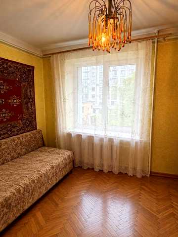 Короля Данила вул., 4