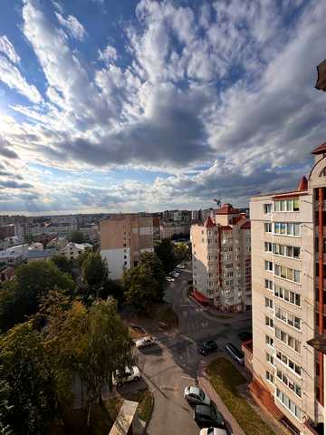 Коновальця вул., 21
