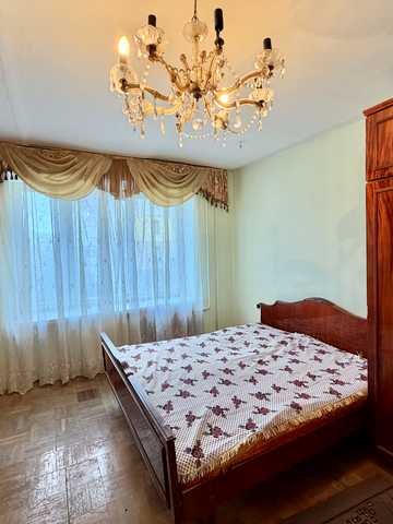 Героїв Крут бульв. (Героїв Сталінграду), 22