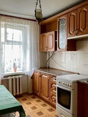 Кравчука вул., 10