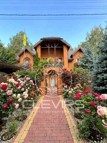 Мисливська вул., 8
