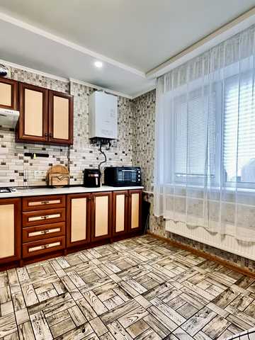 Вишнева вул., 25