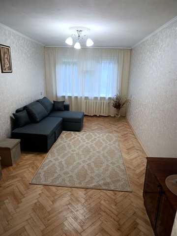 Мілютенка вул., 11