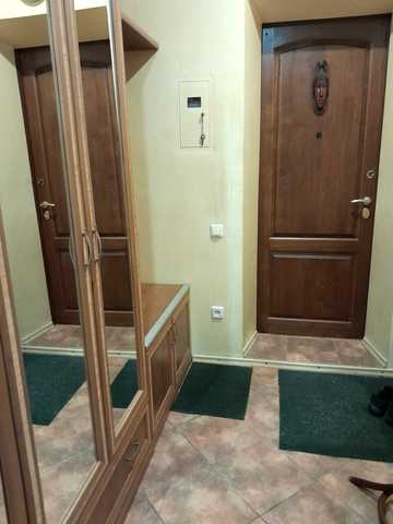 Вокзальна вул. (Петровського), 8