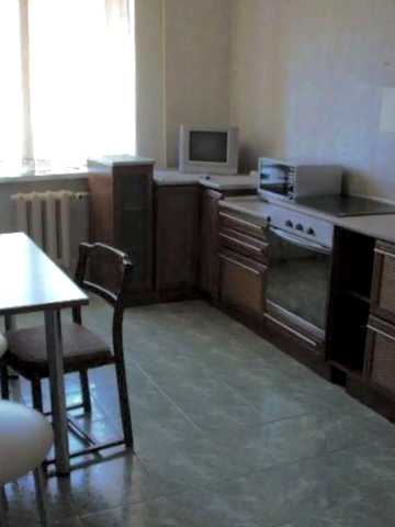 Анни Ахматової вул., 3