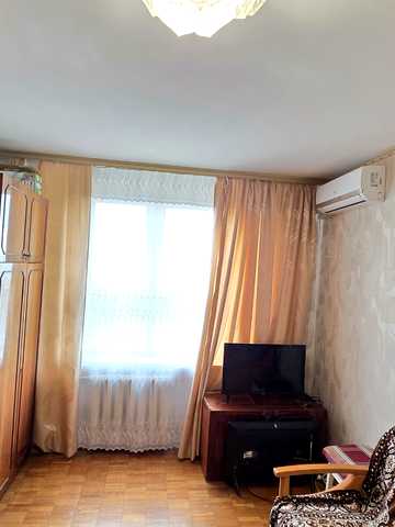 Романа Ратушного вул. (Волгоградська), 27